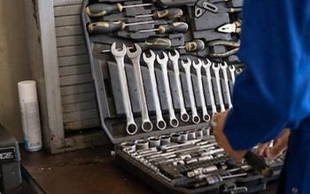 Bancada de ferramentas da equipe de manutenção industrial