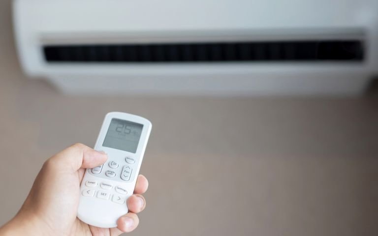 Controle de ar-condicionado em ambiente climatizado
